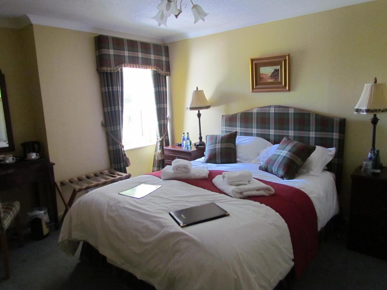 Altnaharra Hotel Лэрг Экстерьер фото