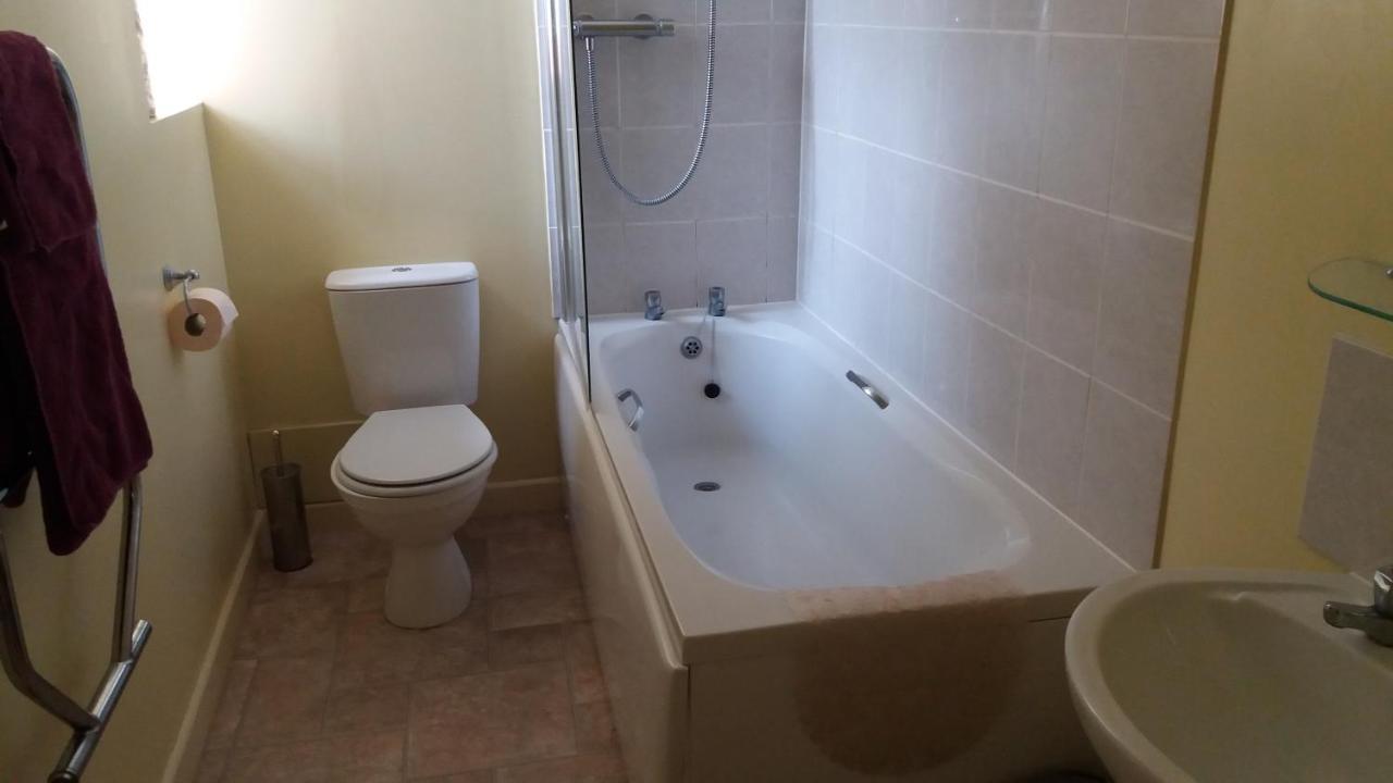 Altnaharra Hotel Лэрг Экстерьер фото